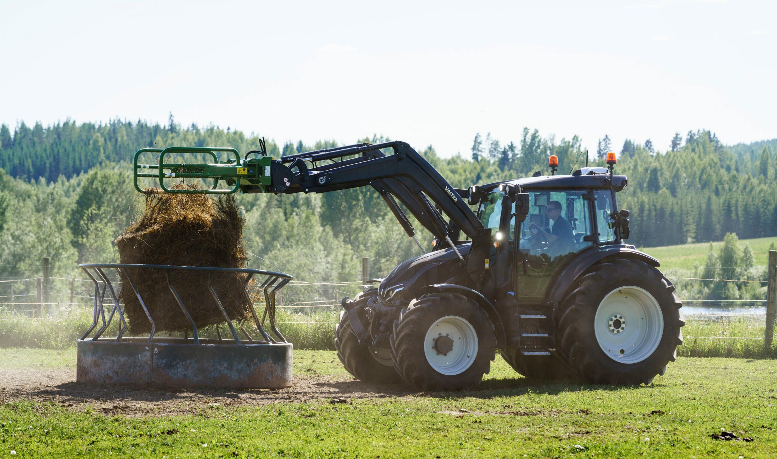 Valtra G series front loader work